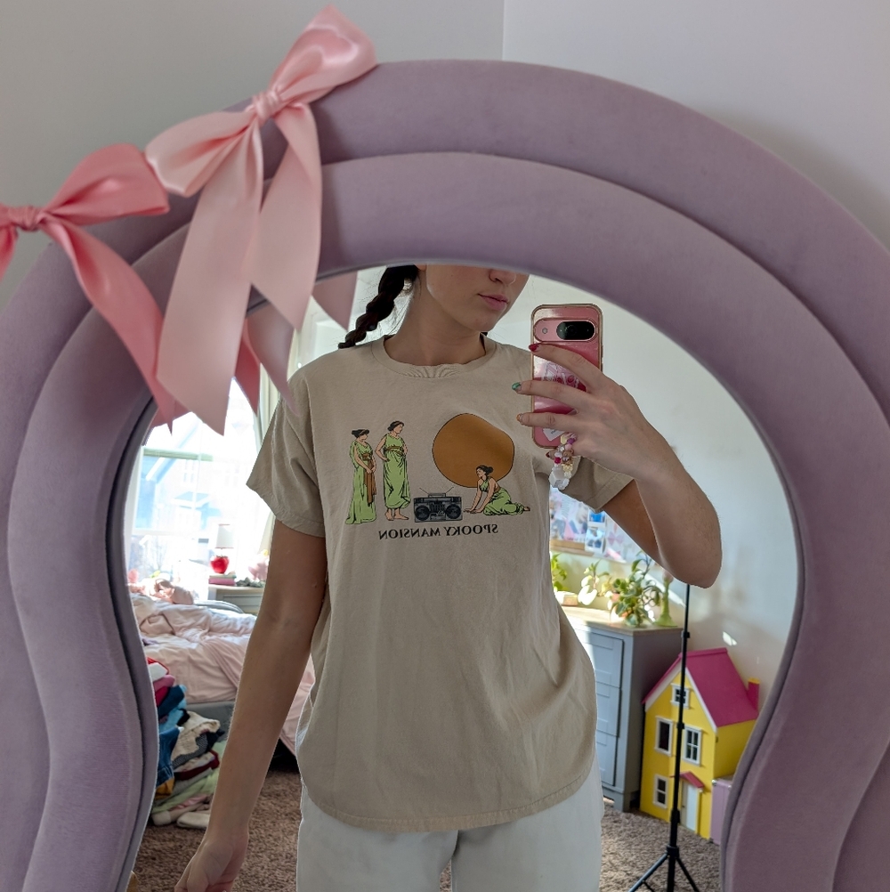 Beige Spooky Mansion Graphic Tee Size Large